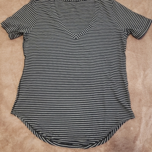 Lululemon Stripped V - Neck T - Shirt - Picture 5 of 7